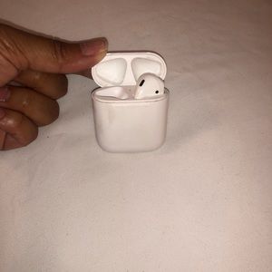 APPLE RIGHT EAR AIRPOD!!!!!